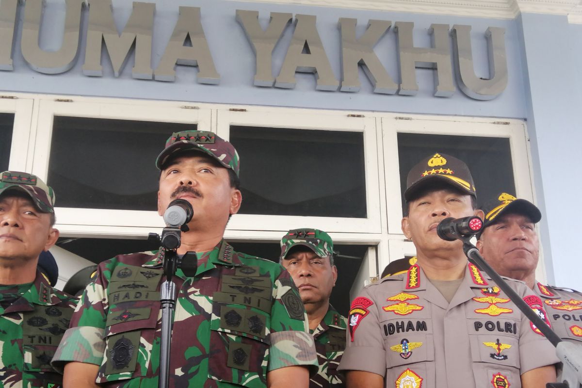 Panglima TNI imbau masyarakat kembalikan senjata korban helikopter Mi-17