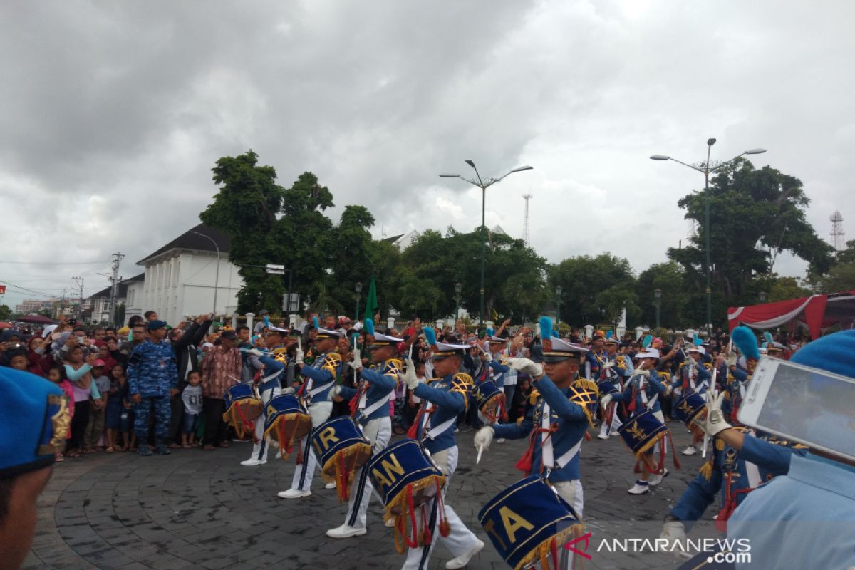 Atraksi Drumband dan "flashmob" Beksan Wanara AAU pukau masyarakat Yogyakarta