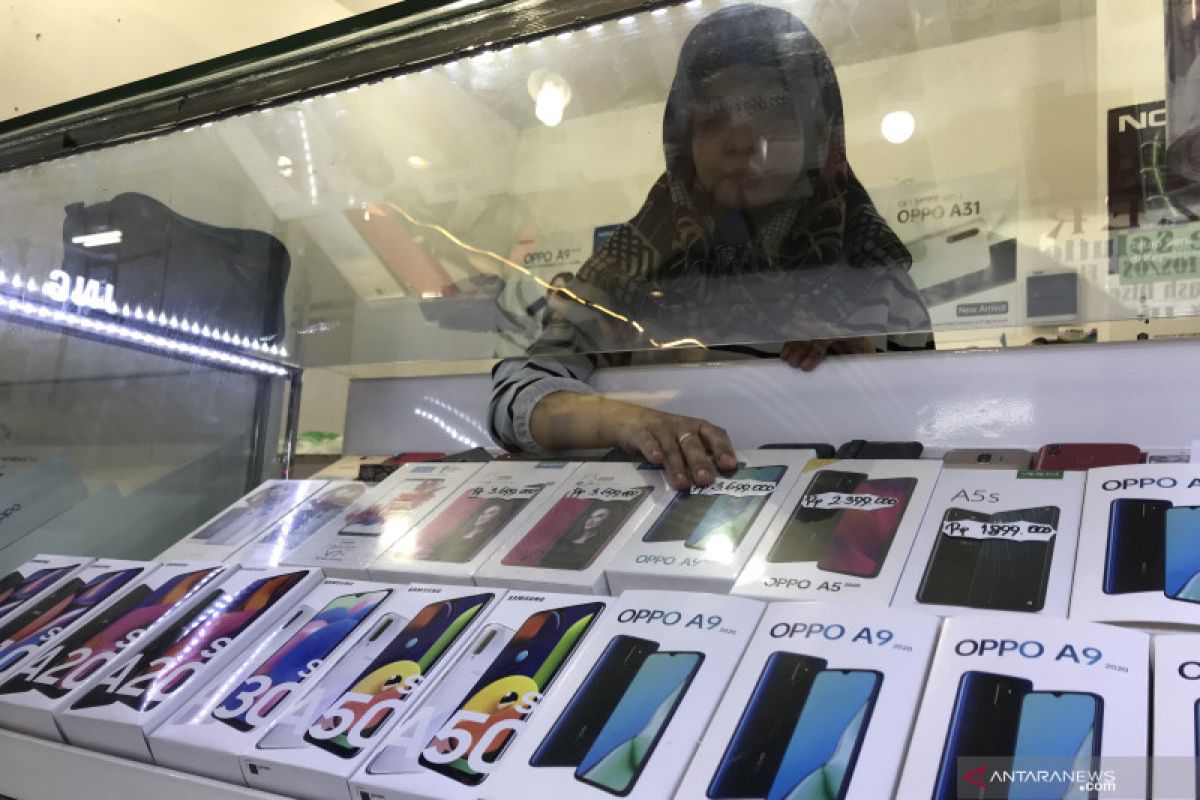 Smartphone "low-end" bersaing ketat, bagaimana nasib ponsel lokal?