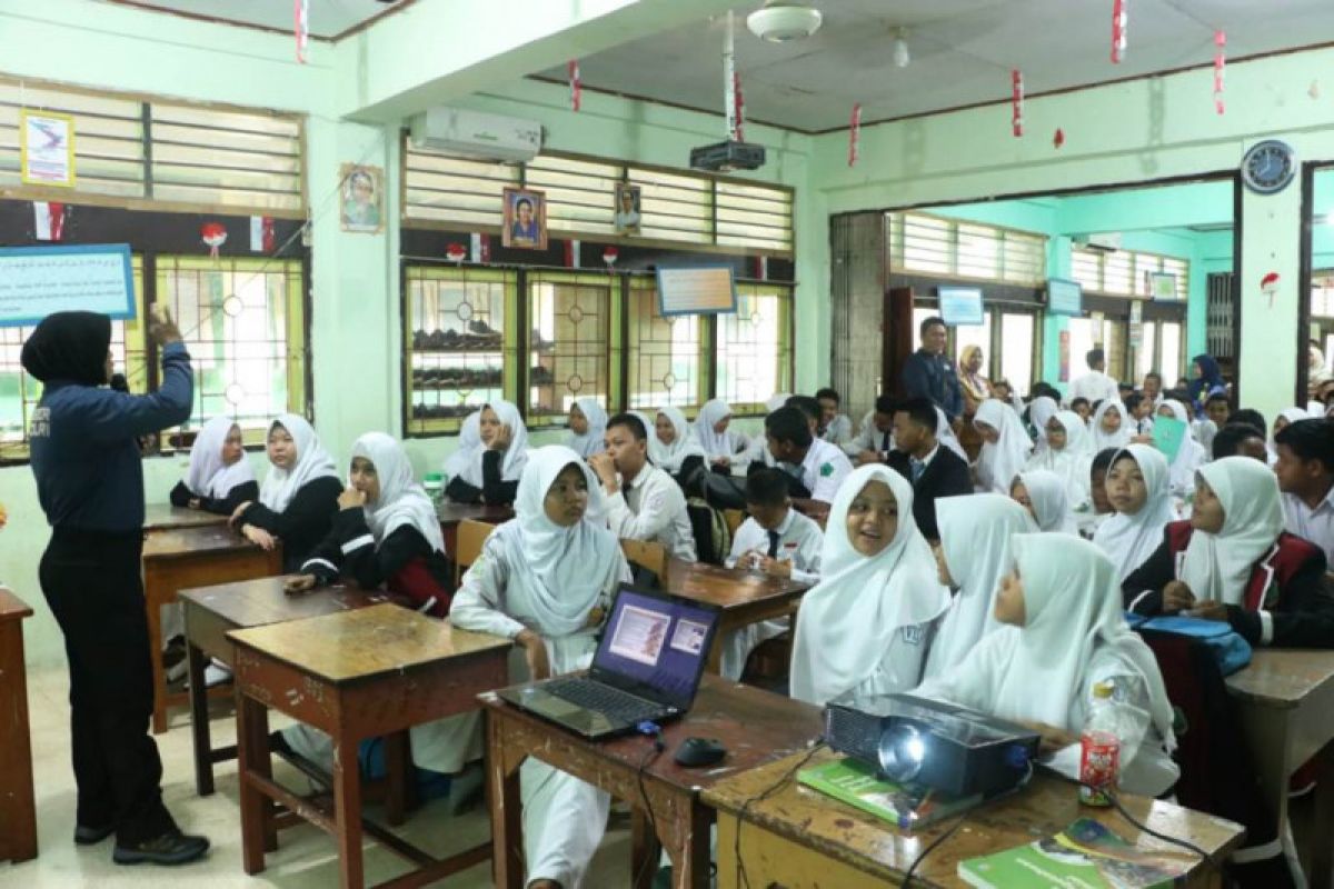 Polda Papua sosialisasi literasi digital kepada pelajar SMK Yapis Jayapura