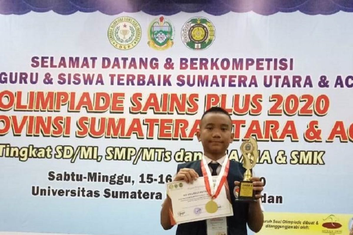 Rio Stevanus siswa SMPN 2 Pandan Nauli raih medali emas Olimpiade Sains