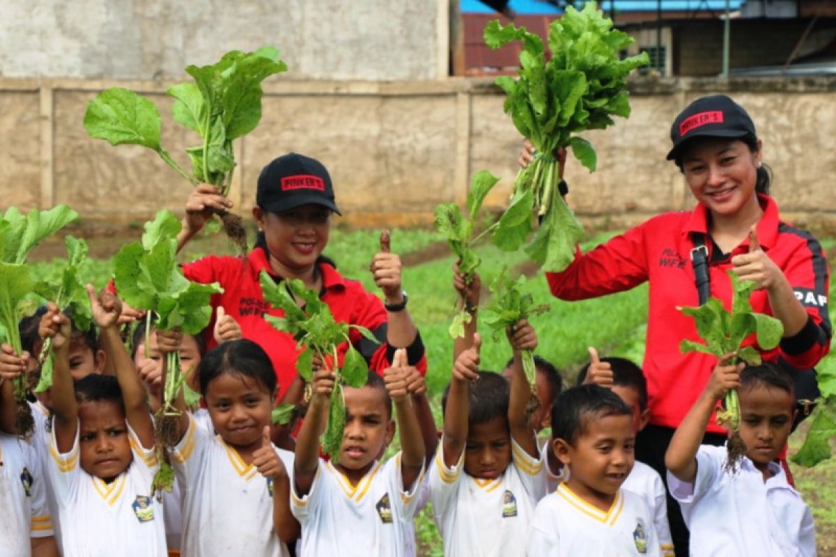 Siswa TK Kemala Bhayangkari Merauke laksanakan study tour