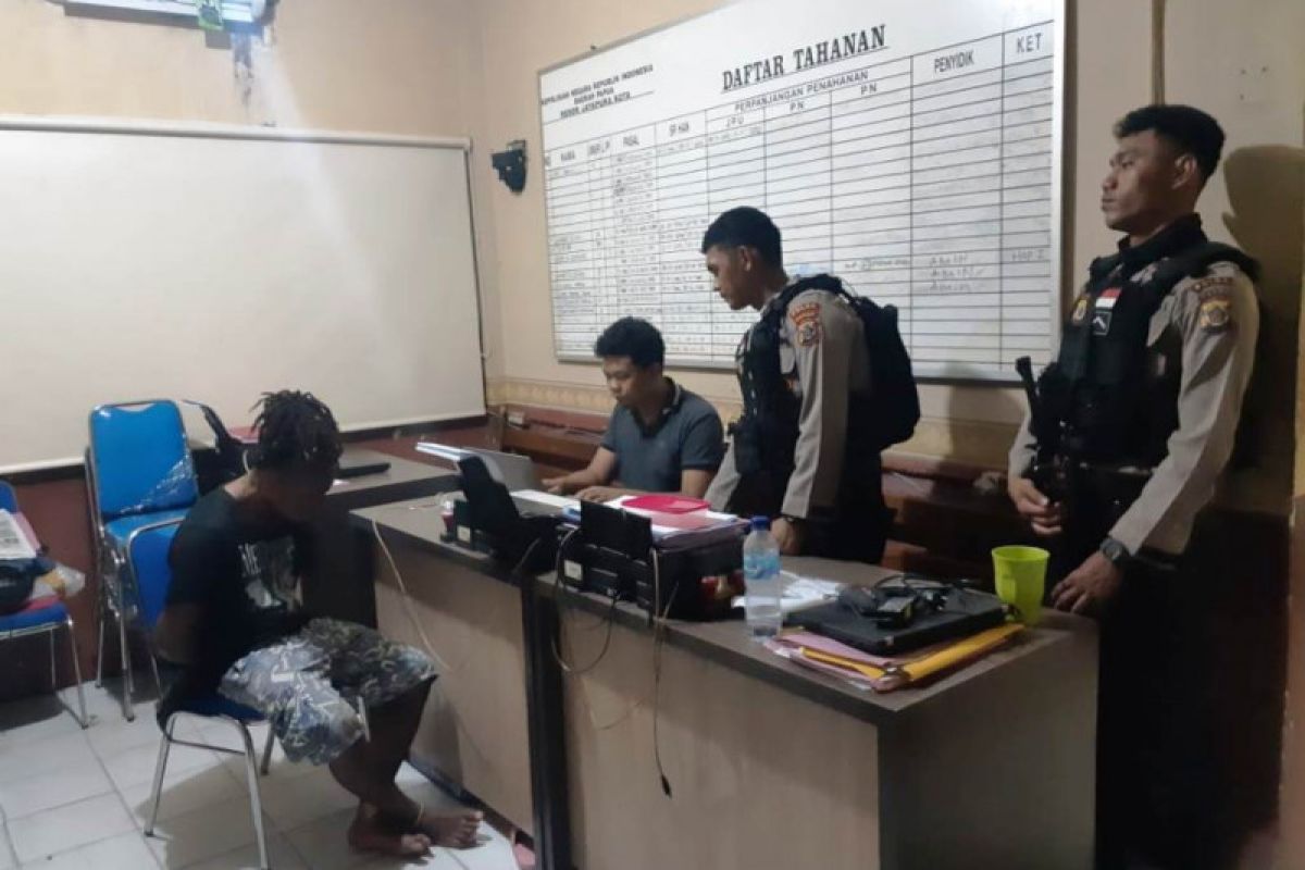Polisi tangkap pemuda pemilik ganja di Padang Bulan Jayapura