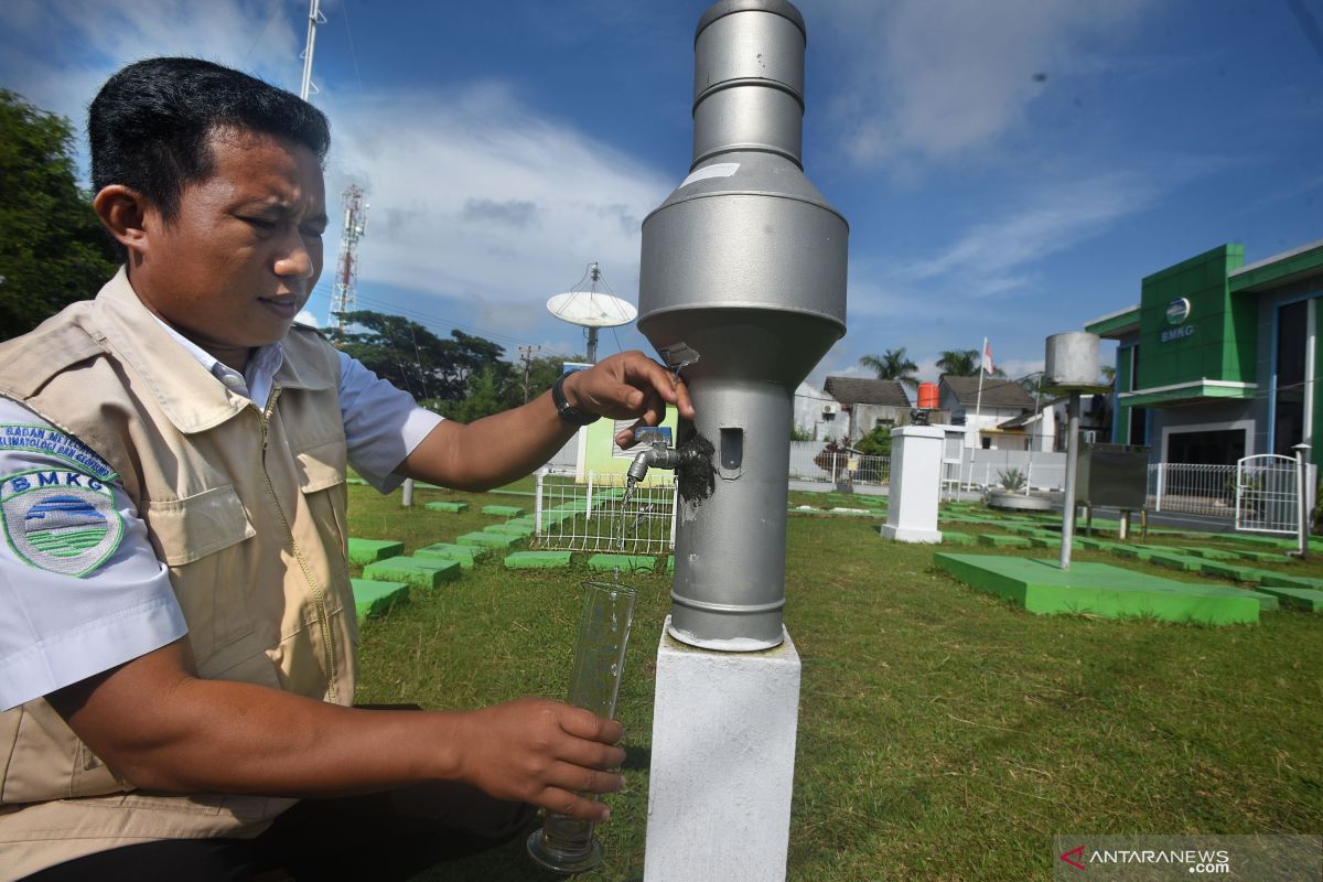 BMKG predicts heavy rainfall in some regions across Indonesia