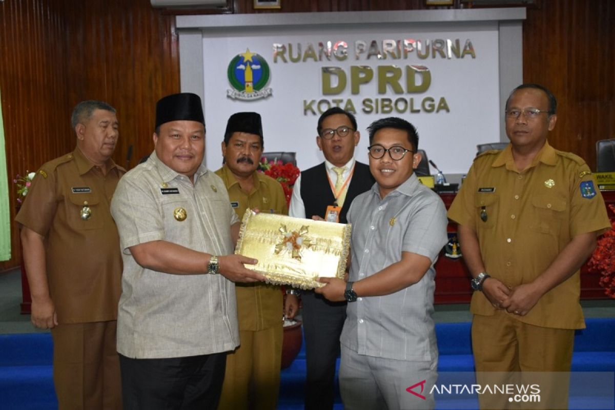 Ranperda kawasan tanpa asap rokok diserahkan wali kota ke DPRD Sibolga