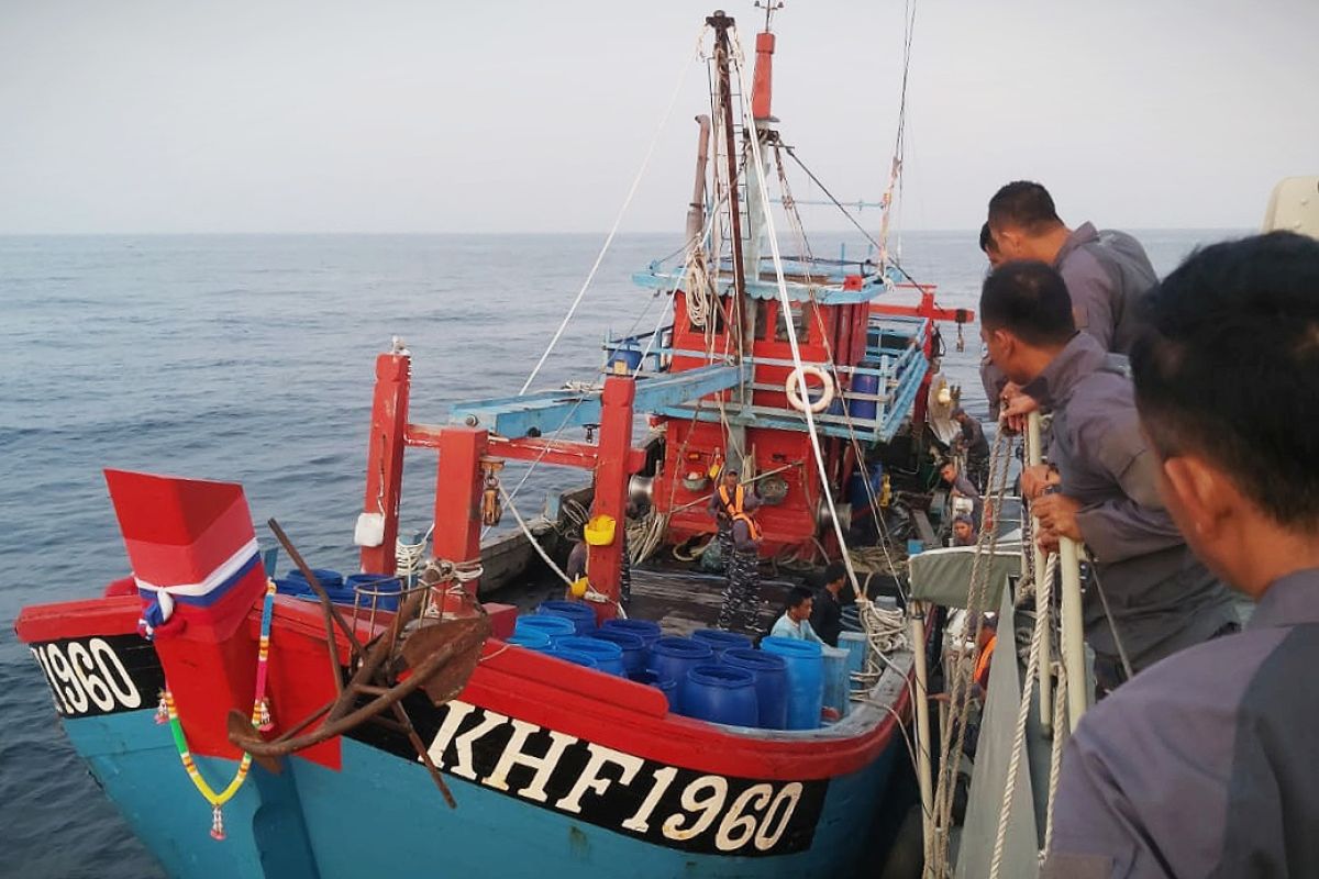 KRI Kerambit-627 tangkap kapal ikan pencurian ikan Malaysia di Selat Malaka