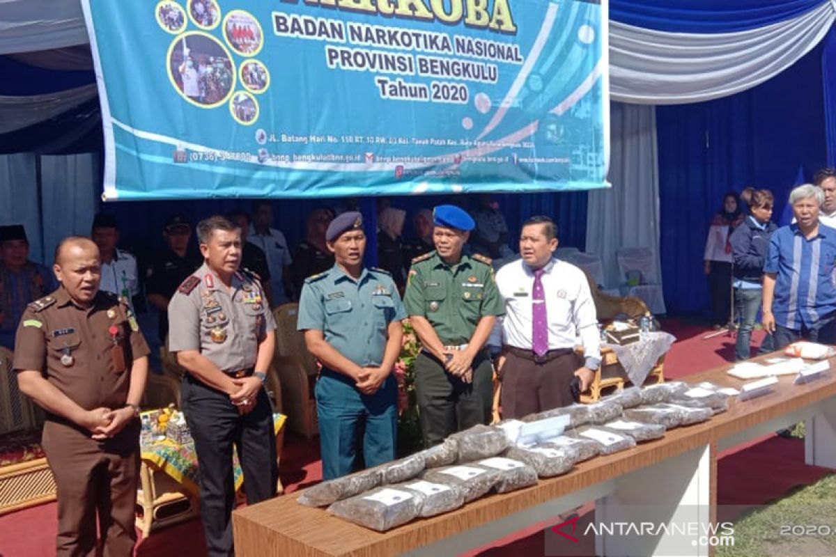 BNNP Bengkulu musnahkan 2, 02 kg shabu dan 21,38 kg ganja