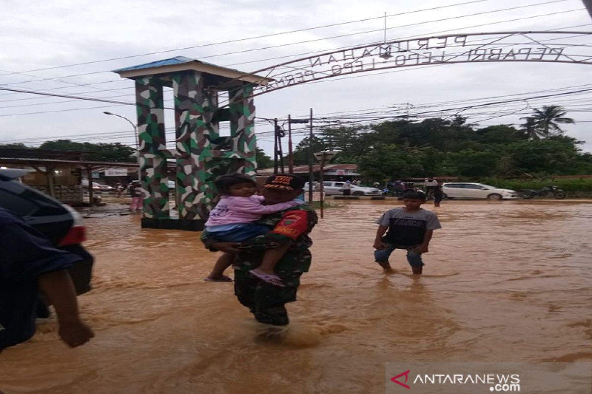 Hujan deras merendam rumah warga Wundududopi Kendari