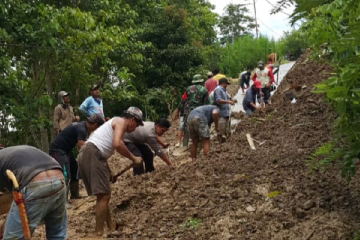 Intensitas hujan tinggi sebabkan longsor di Kabupaten Enrekang