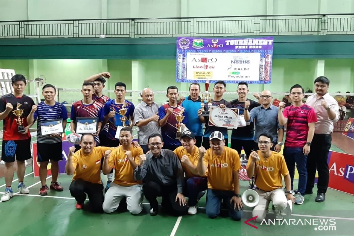 Ganda Putra Hotel Mercure juara pertama Turnamen Open Badminton PHRI 2020