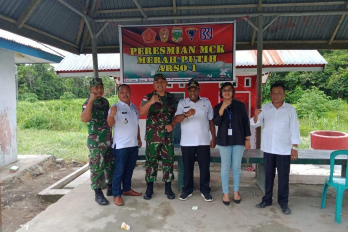 Wakil Bupati Keerom resmikan MCK yang dibangun TNI di Arso