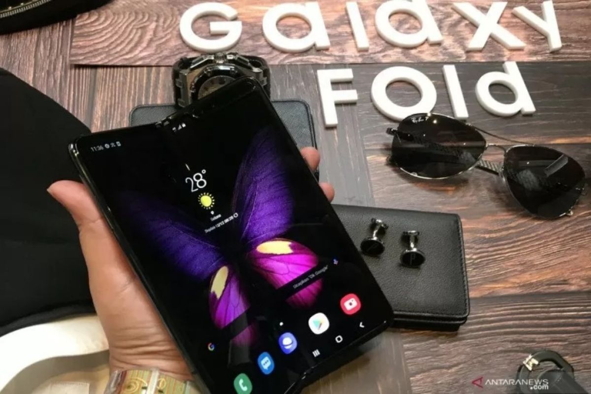 Material Galaxy Z Fold 2 lebih kuat dibanding versi sebelumnya