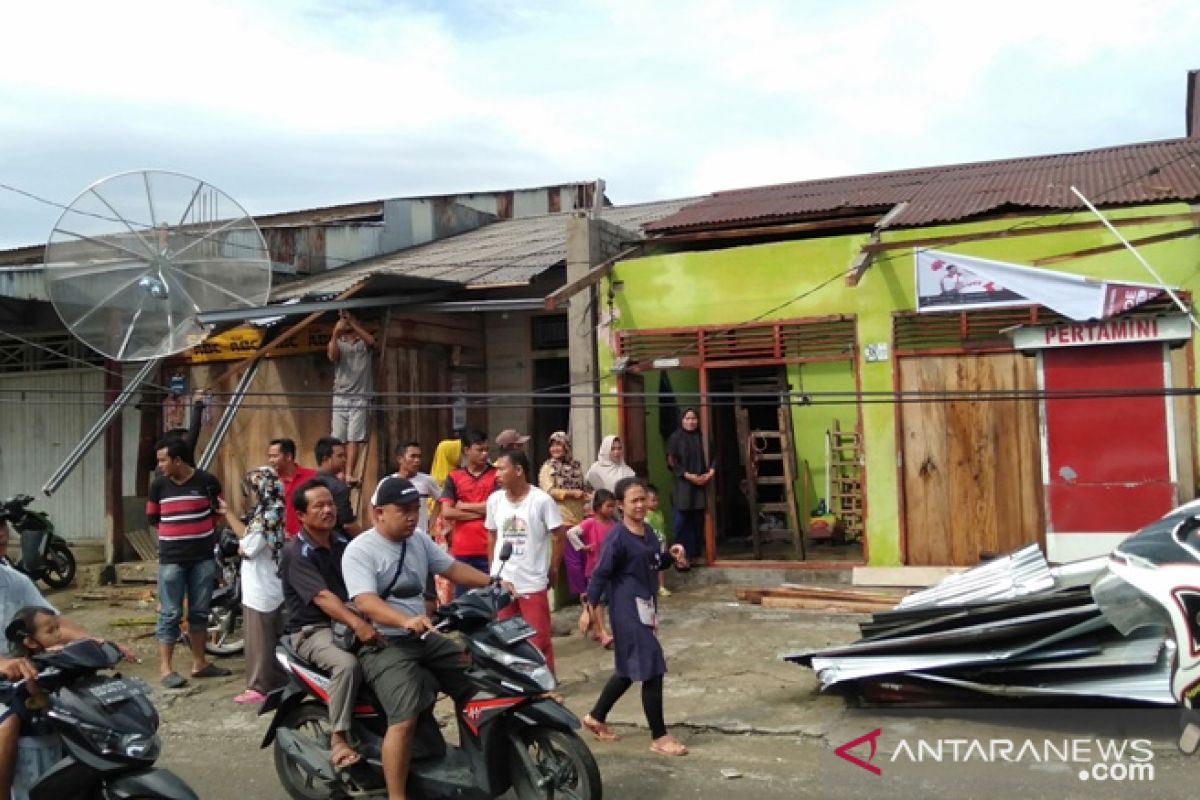 Puluhan rumah warga Gunungsitoli rusak akibat puting beliung