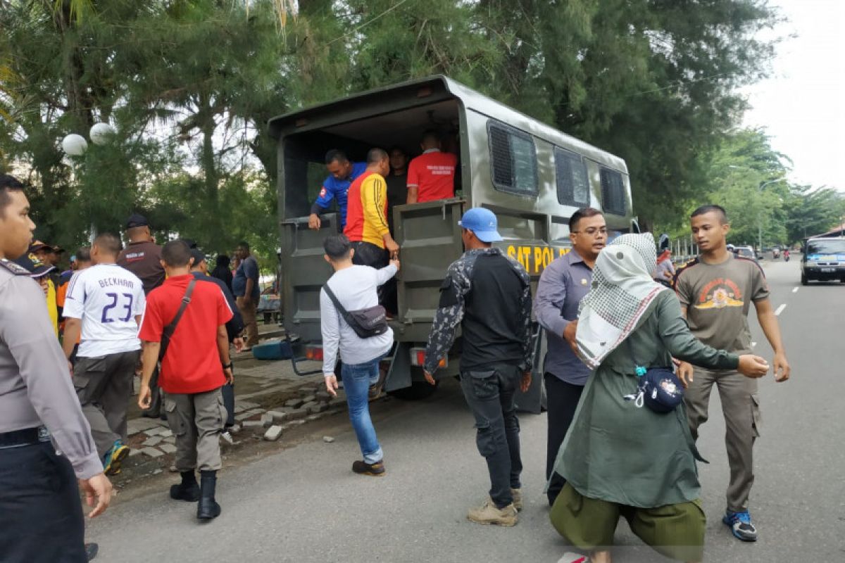 Diduga untuk mesum, ayunan di objek wisata Pariaman disita