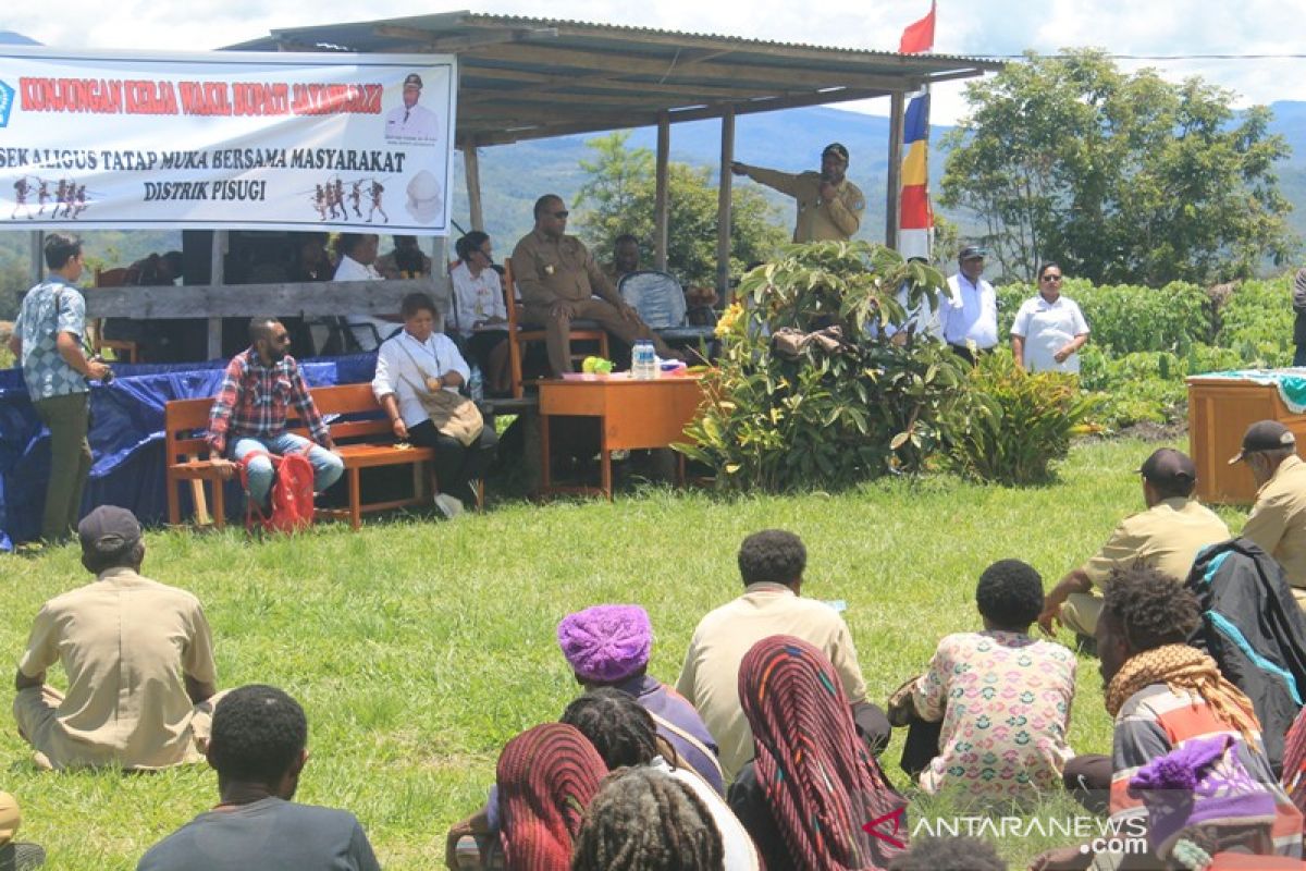 Pemkab Jayawijaya minta warga berani laporkan  kepala kampung penyeleweng DAK