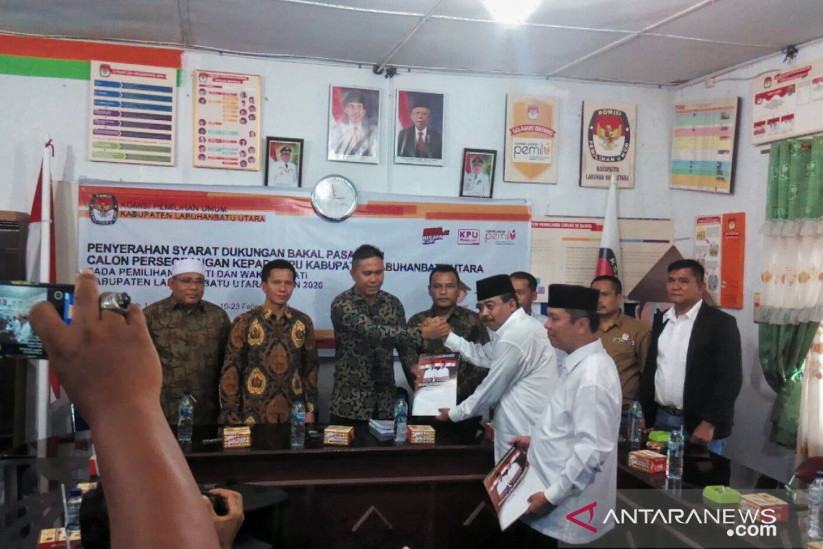 Pasangan Dwi-Sampurna serahkan dukungan ke KPU Labura