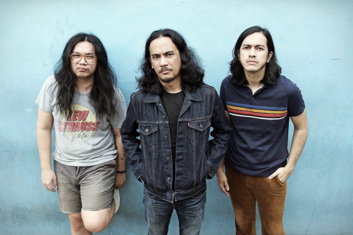 Kelompok Penerbang Roket rilis lagu "Dikejar Setan"