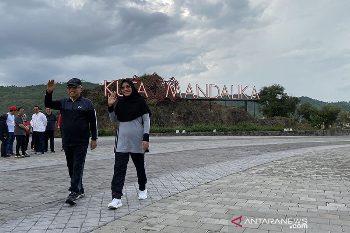 Wapres olahraga pagi di Pantai Kuta Mandalika