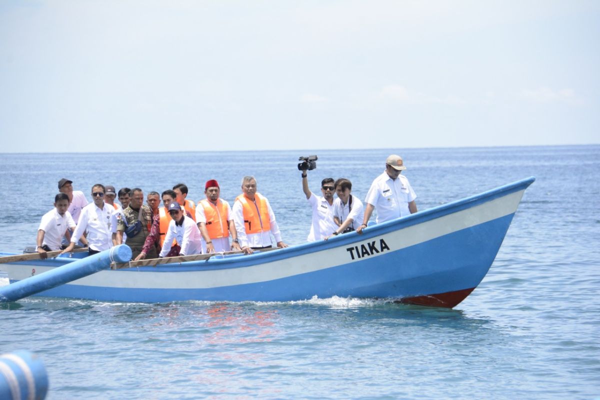 KKP-SKK Migas serahkan bantuan kapal perikanan untuk nelayan