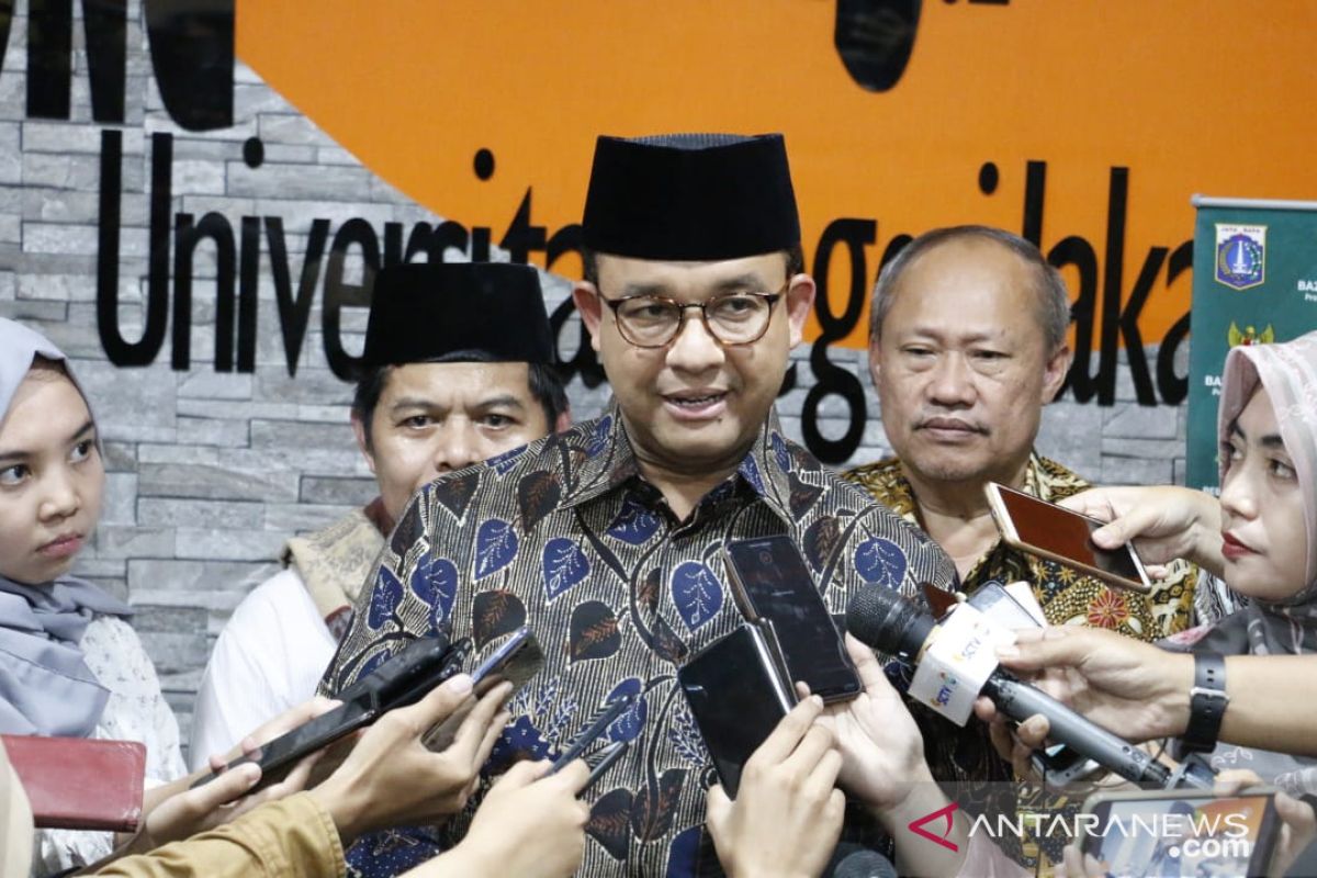 Ditanya wartawan soal Formula E, Anies tak berkomentar