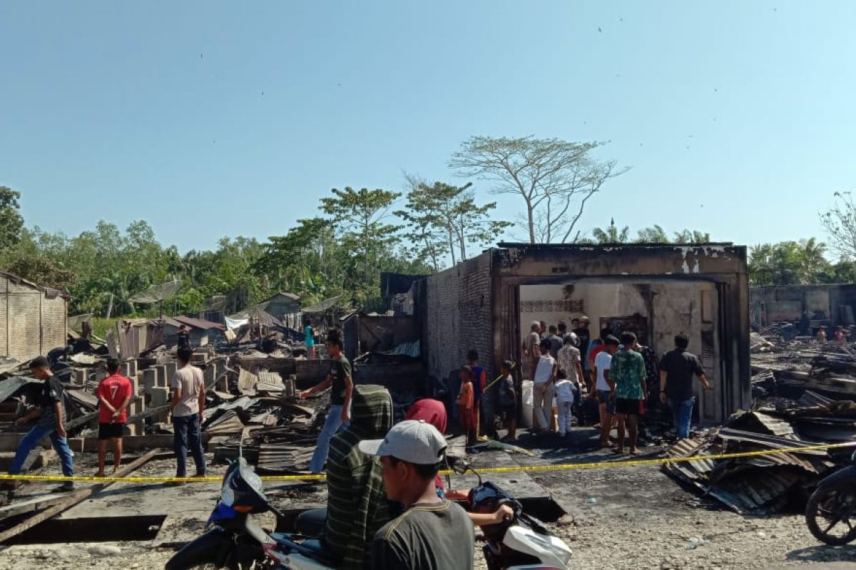 20 rumah hangus terbakar di desa ujung Aceh Singkil