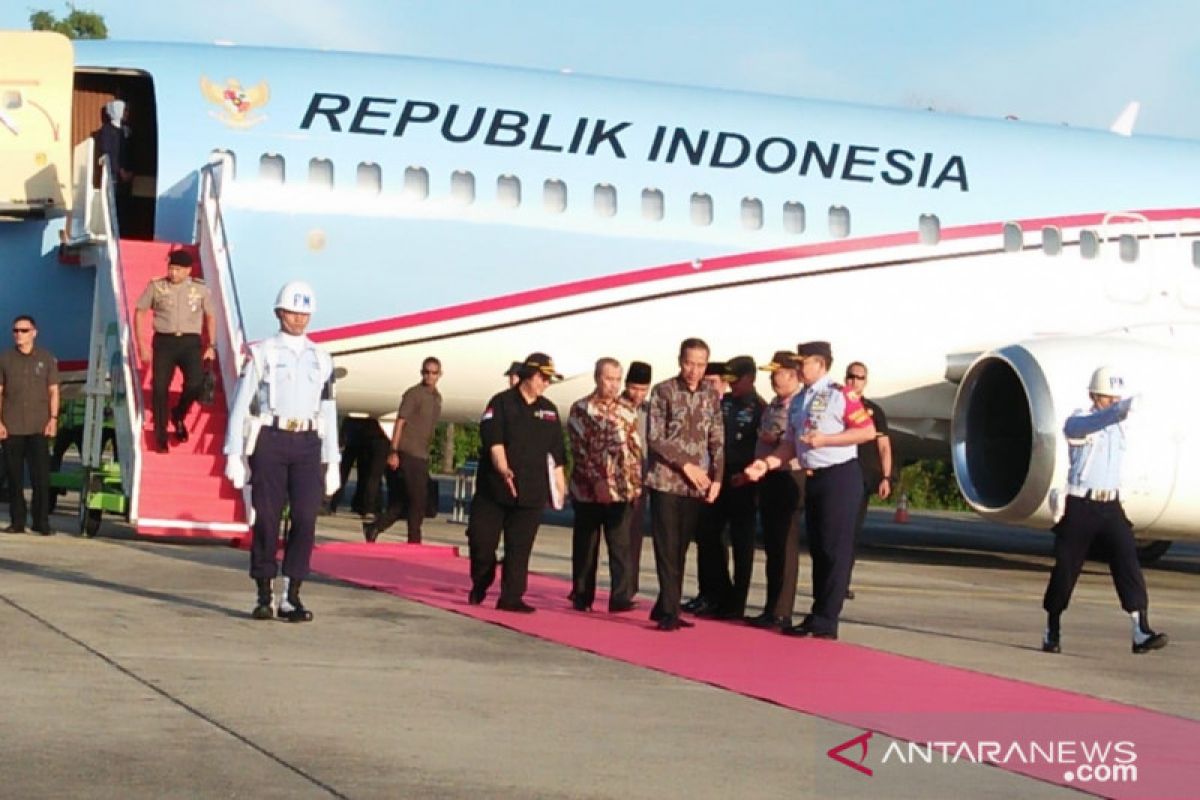 Presiden Jokowi mendarat di Lanud Roesmin Nurjadin Pekanbaru