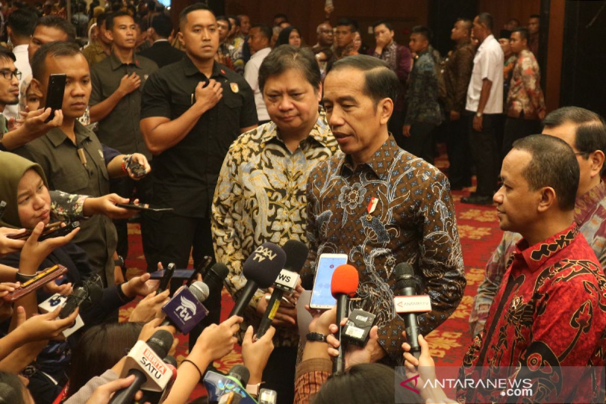 Jokowi tekankan seluruh pihak bisa beri masukan terkait "omnibus law"
