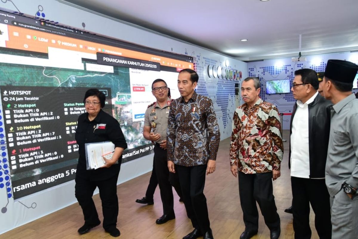 Tiba di Riau, Presiden Jokowi tinjau posko penanganan karhutla
