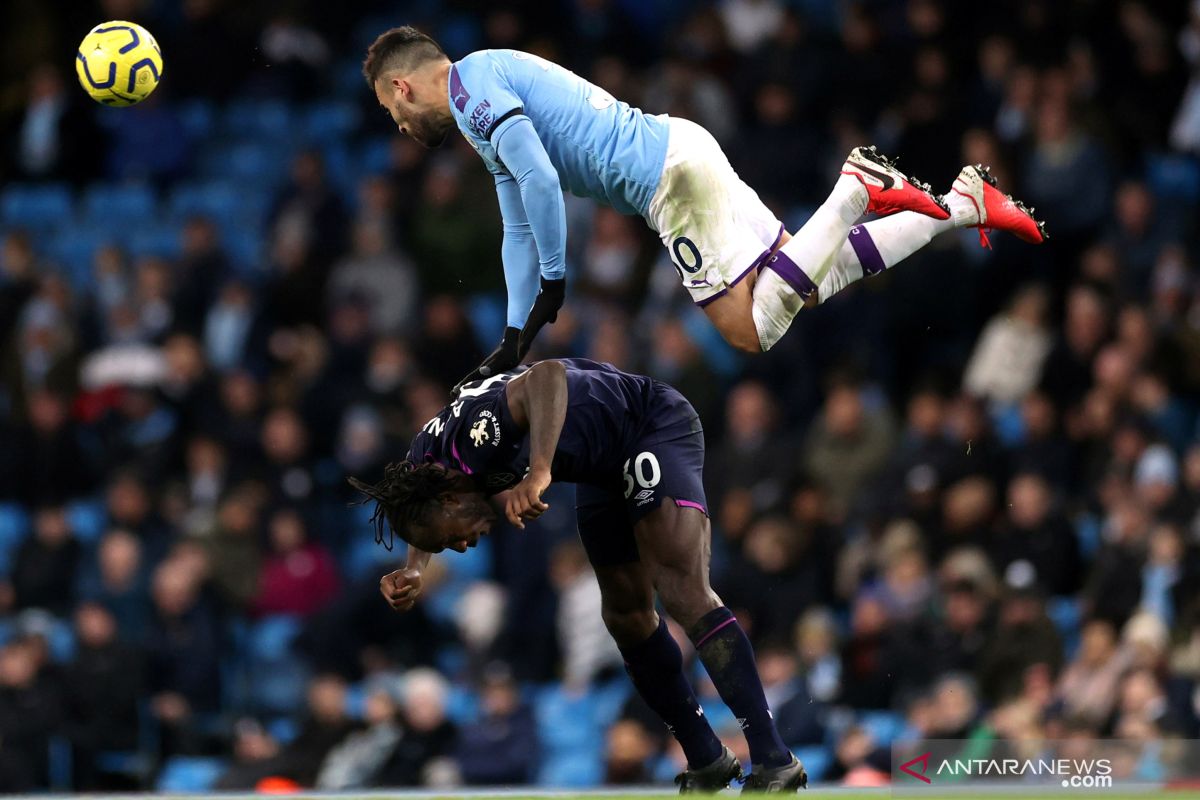 Manchester City tak mau pangkas gaji pemain