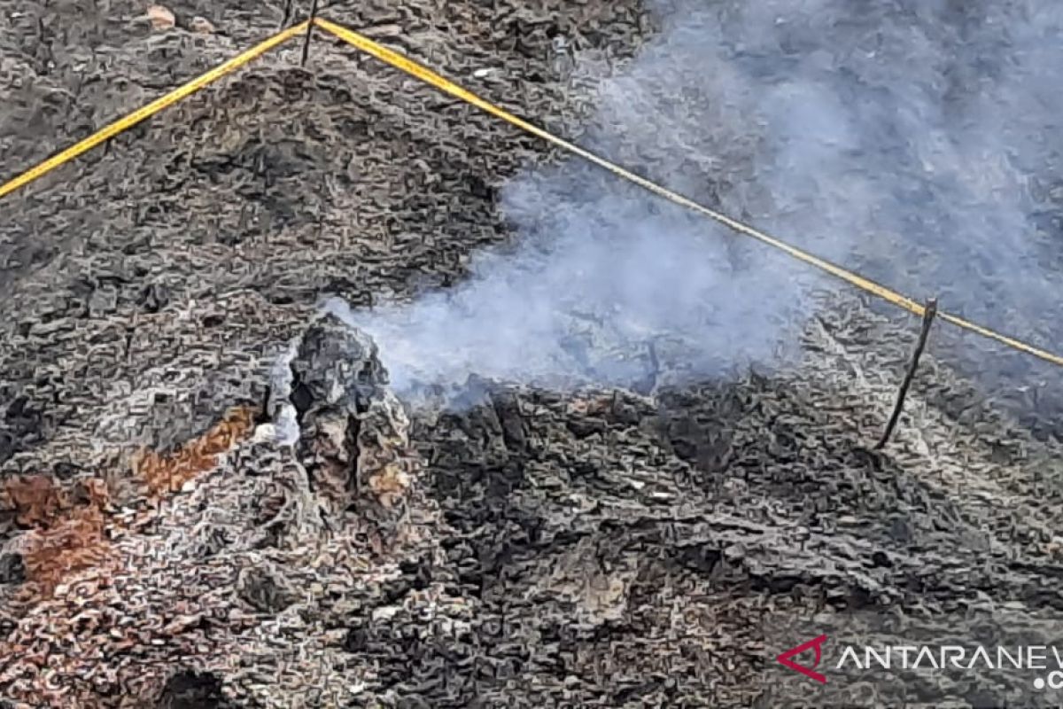 Gas dan asap yang muncul tidak berasal dari aktivitas gunung api