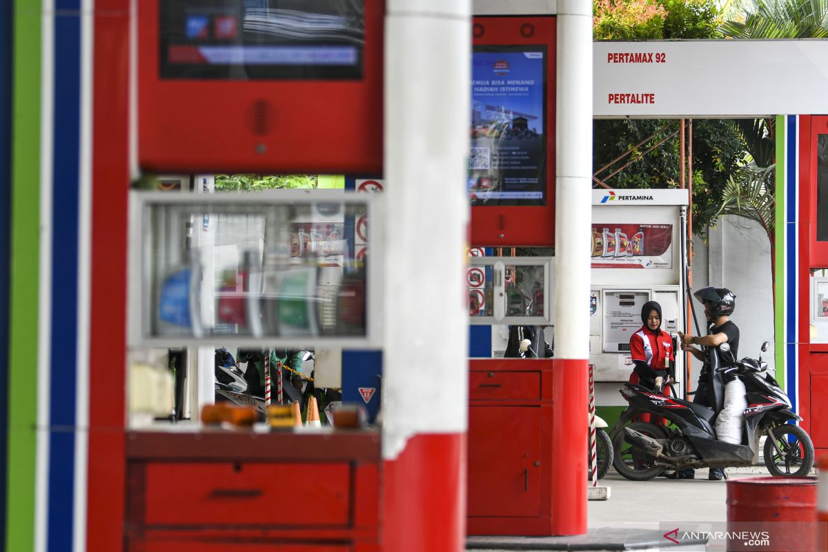 Pengamat: Pertamina diminta turunkan harga BBM ikuti harga minyak dunia