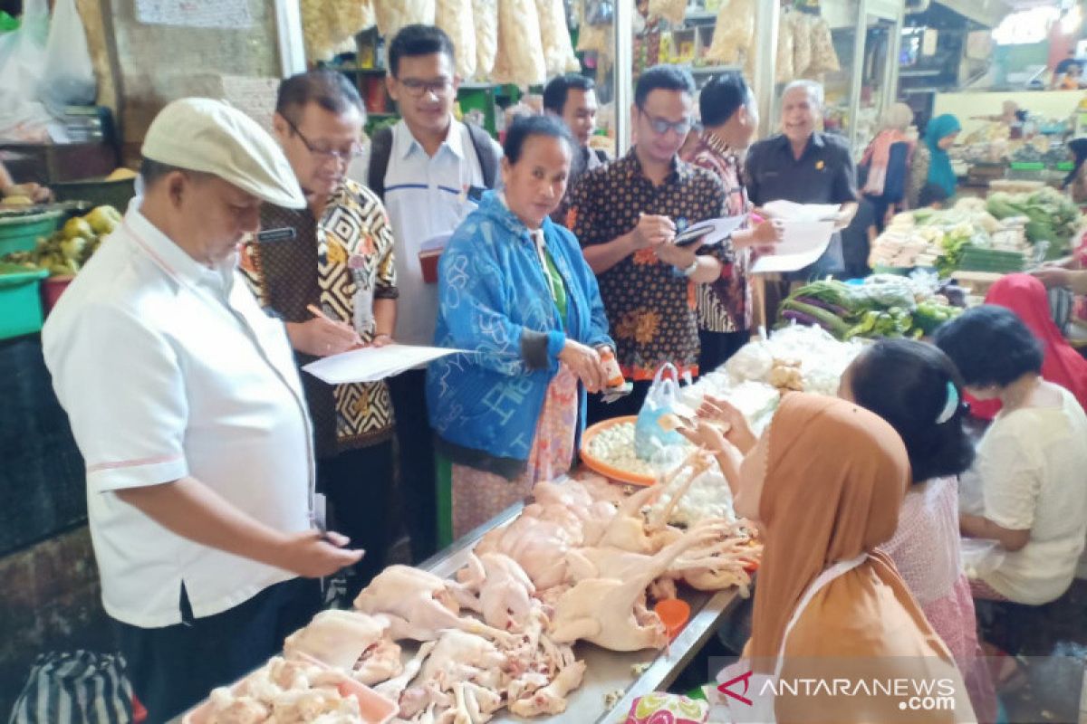 Harga daging dan telur ayam di Solo naik Rp3.000/kg