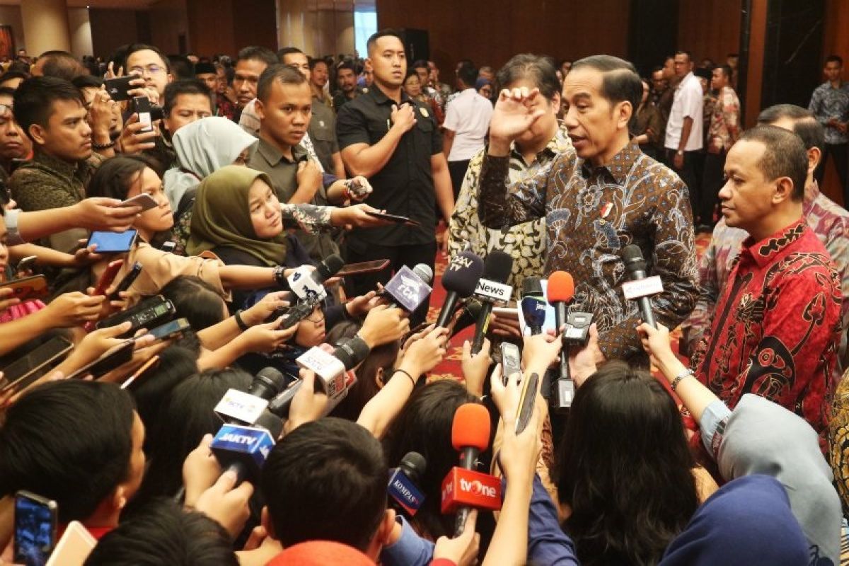 Presiden Joko Widodo cermati banyak dana daerah mengendap pada 2019