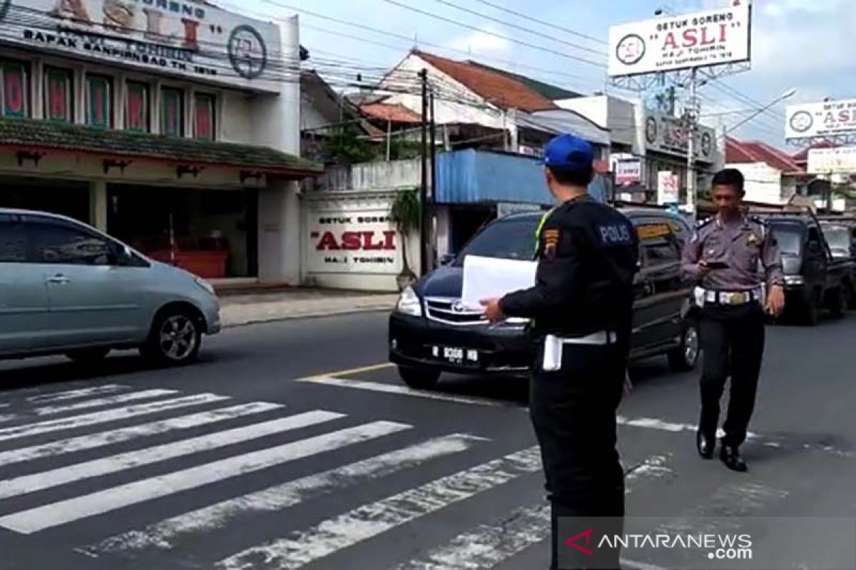 Honda Brio tabrak sepeda motor, suami istri tewas