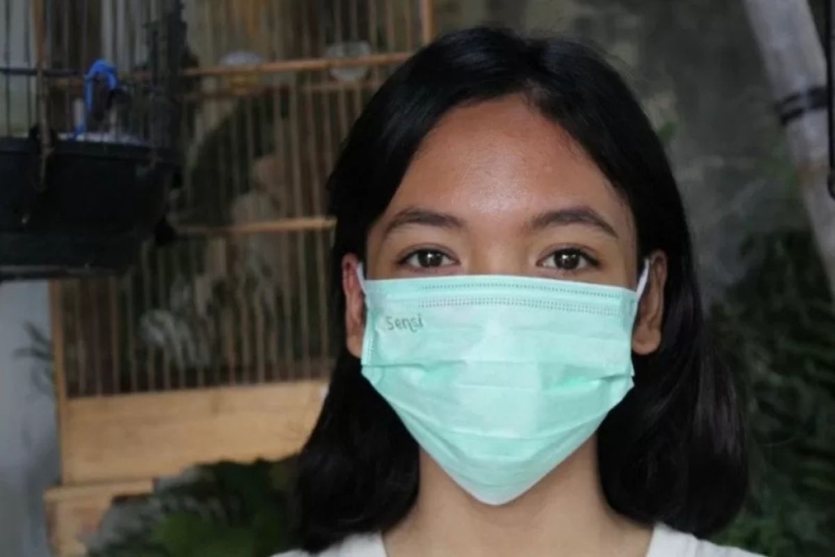 Ini cara melepas masker bedah yang benar menurut dokter