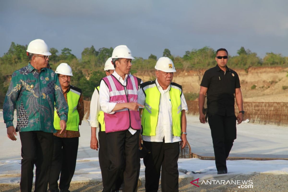 Presiden Jokowi tinjau pembangunan tol Aceh-Sigli