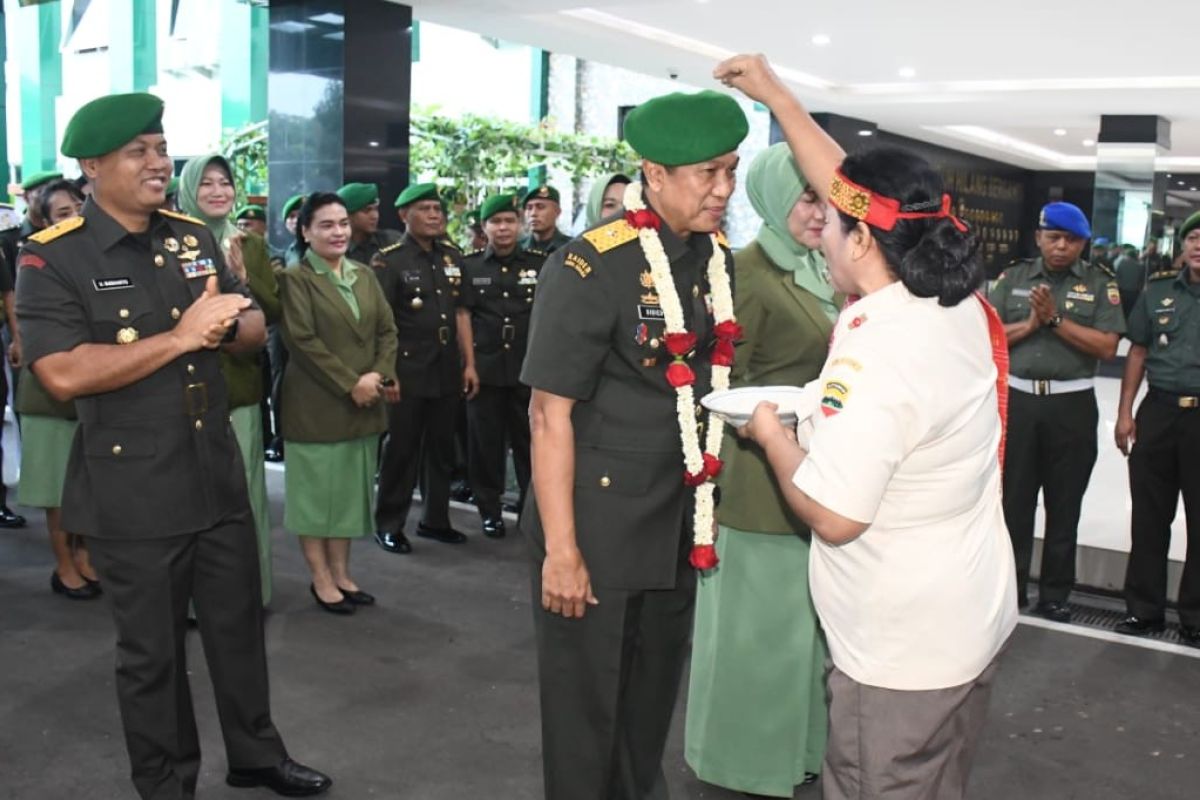 Kasdam I/BB jalani Tradisi Korps Penyambutan