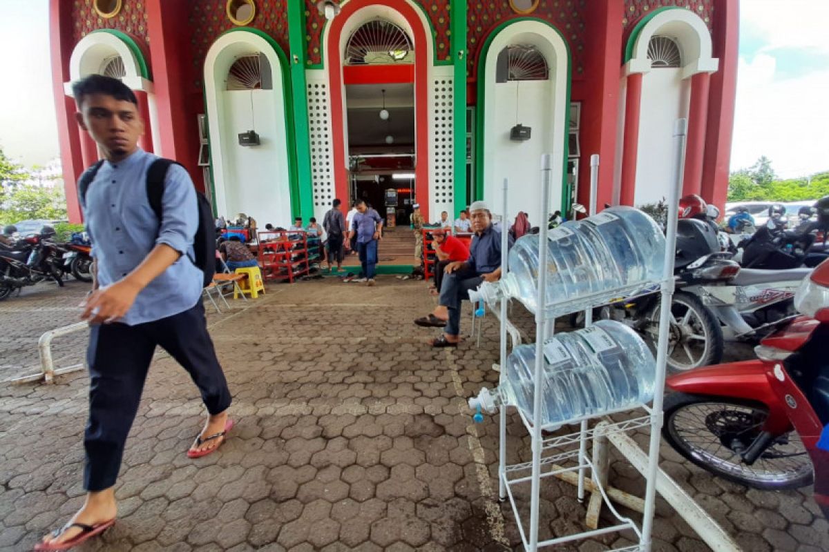 ACT distribusikan Air Minum Wakaf  ke masjid