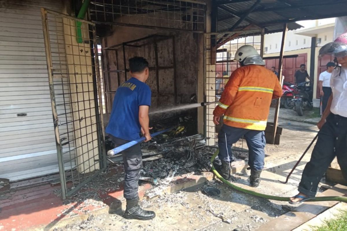 Empat unit kios di pasar sakti Tebing Tinggi terbakar