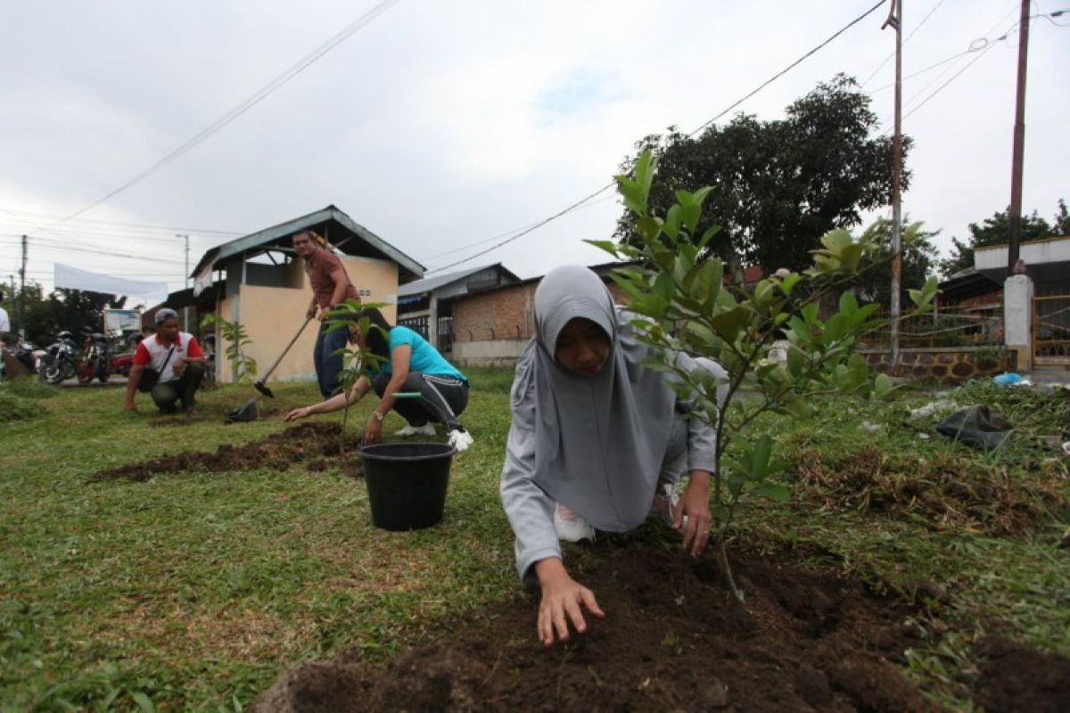 200 bibit pohon ditanam di Lapangan Horbo Pematangsiantar