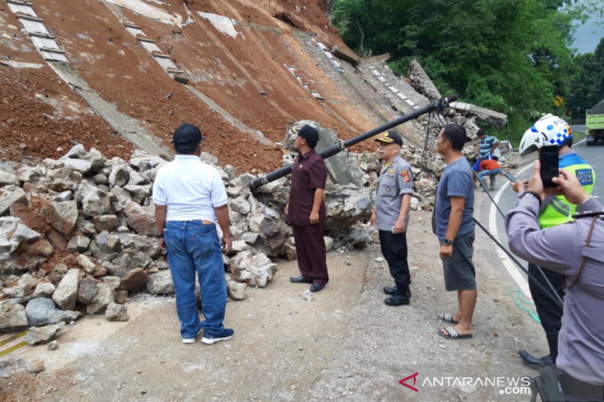 BPBD: Longsoran tanah  di Limbangan terjadi saat gempa Tasikmalaya