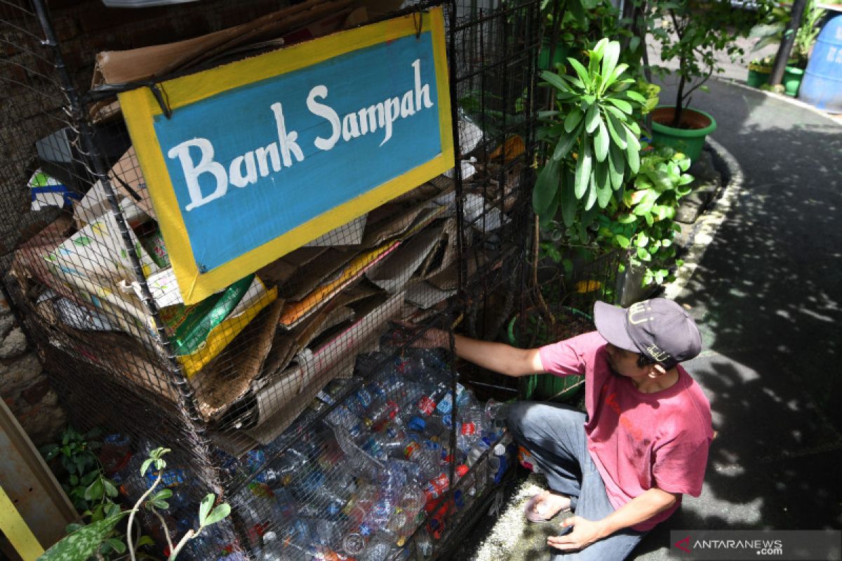 Warga Muara Angke olah minyak jelantah jadi bio solar