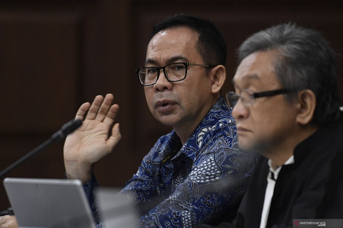 Terdakwa kasus korupsi alkes Banten, Tubagus Chaeri Wardana minta dibebaskan dari segala tuntutan