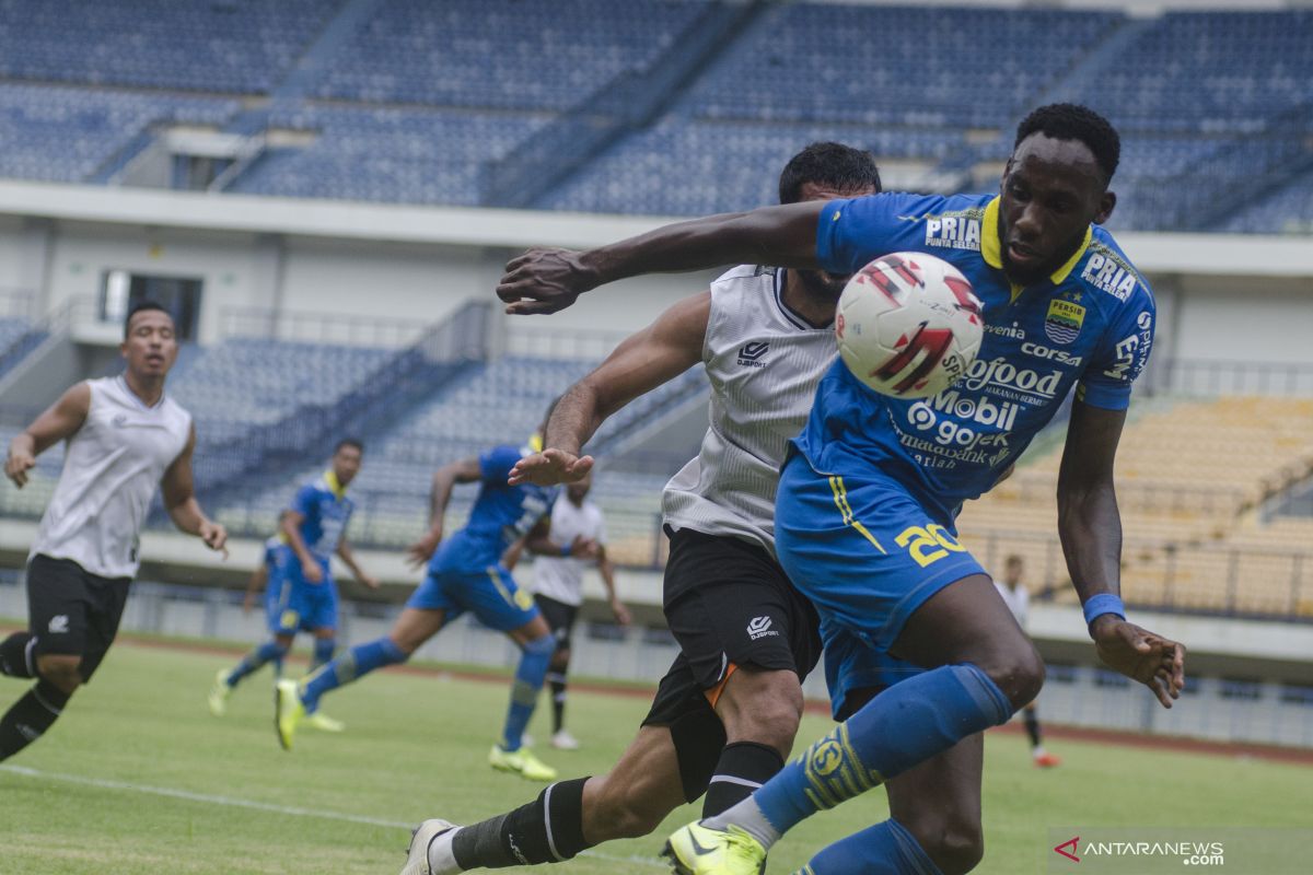 Robert Rene Alberts nilai lini depan Persib masih ada kelemahan