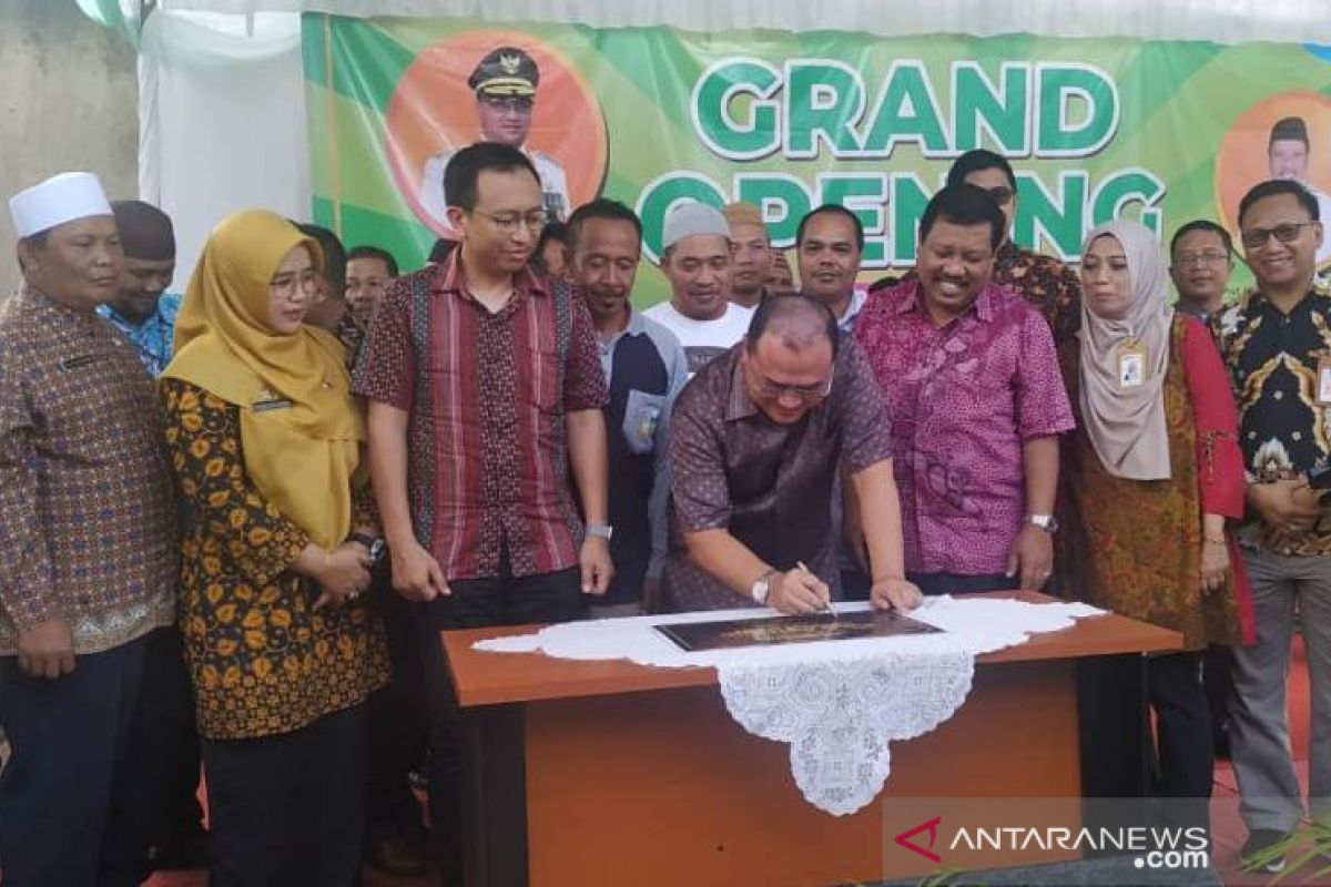 Gubernur Babel resmikan beroperasinya Distributor Center Berkah Mart