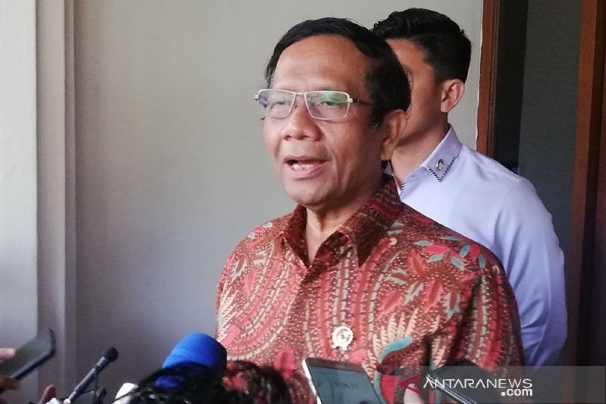 Menko Pol Hukam Mahfud MD sebut dua ancaman kedaulatan secara terorial