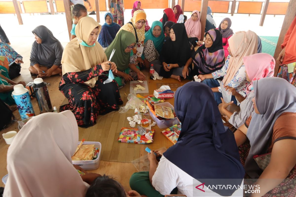 ACT latih penyintas bencana Sigi membuat makanan olahan cokelat