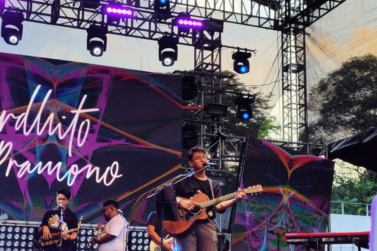 Ardhito Pramono buat adem panggung "outdoor" Love Fest 2020