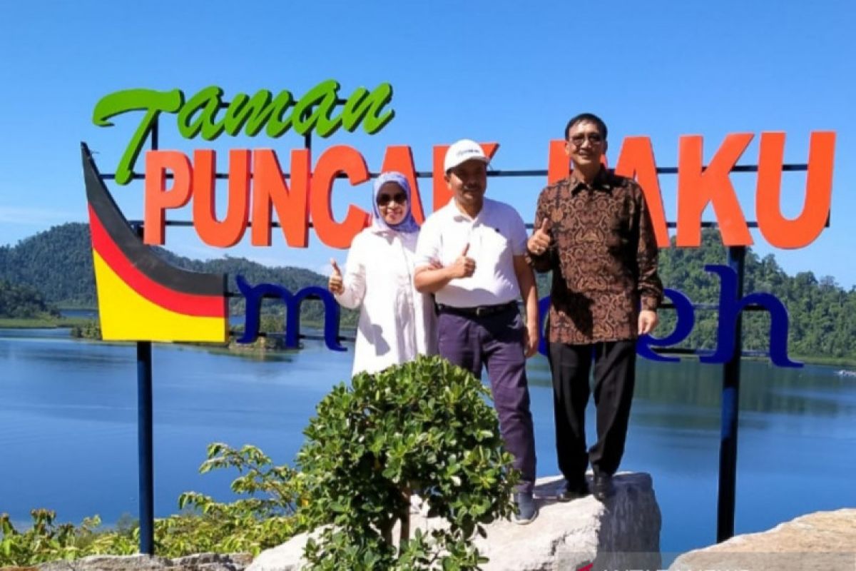 BRI Bangun Taman di Puncak Paku Mandeh