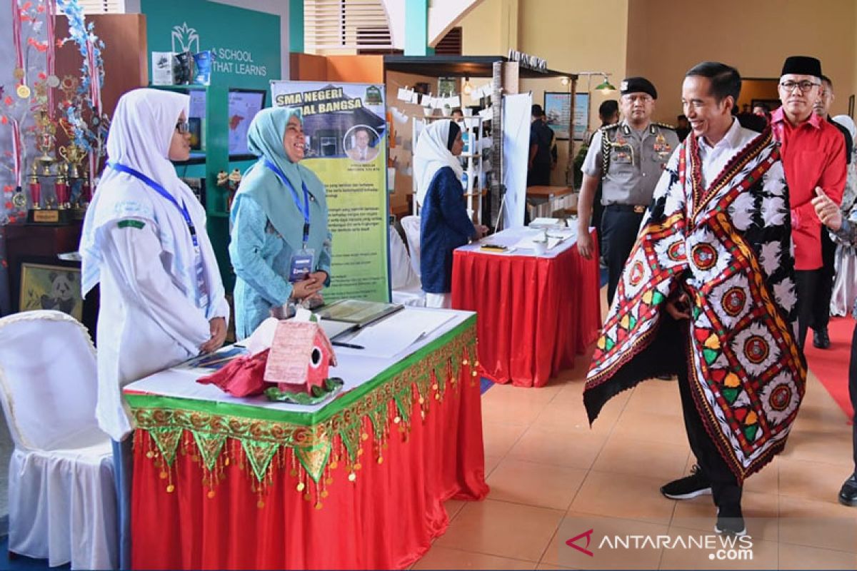 Jokowi serahkan 2.576 sertifikat tanah di Bireuen Aceh